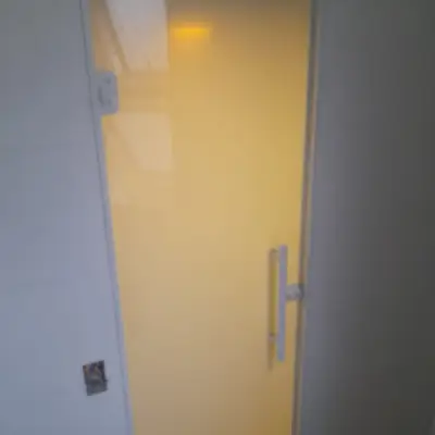 Porta de vidro temperado jateado