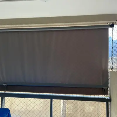 Toldo cortina em varanda de apartamento